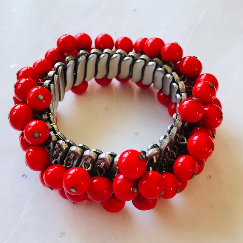 Vintage CHERRY Glass Bead Cha Cha Stretch Bracelet